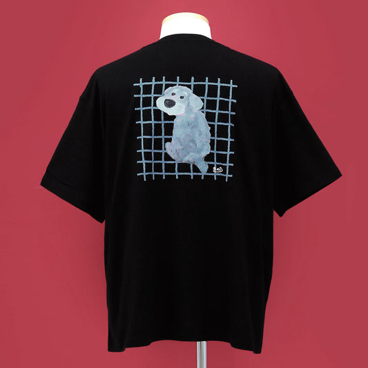 ふりかえりシュナウザーの黒いTシャツ